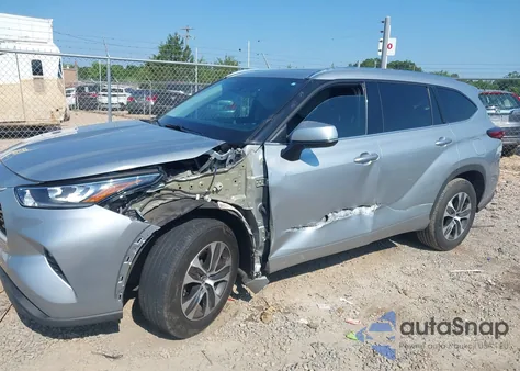2020 Toyota Highlander Xle z USA, uszkodzony, nr VIN 5TDGZRAH0LS514140